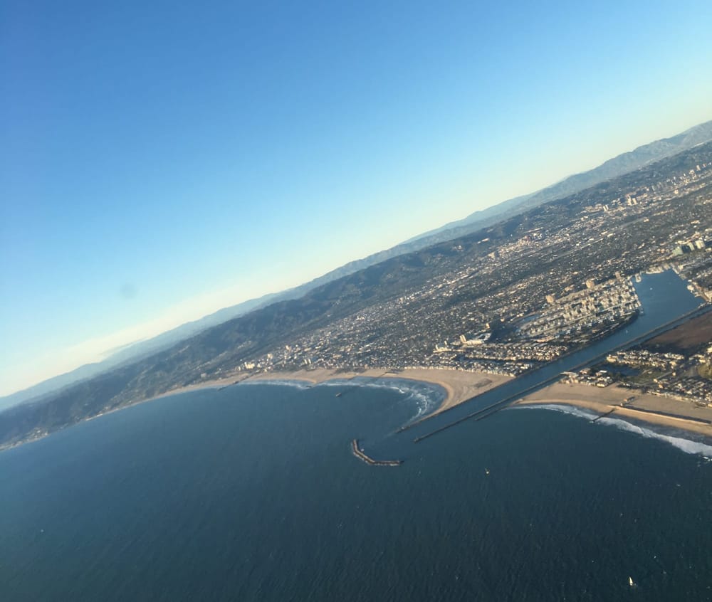 Clear blue skies flowing over Los Angelos. 